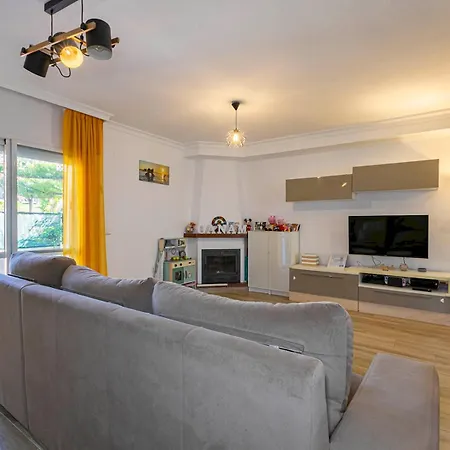 Modern In With Pool And Balcony Pass The Keys