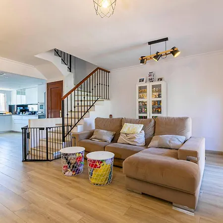 Modern In With Pool And Balcony Pass The Keys * Marbella